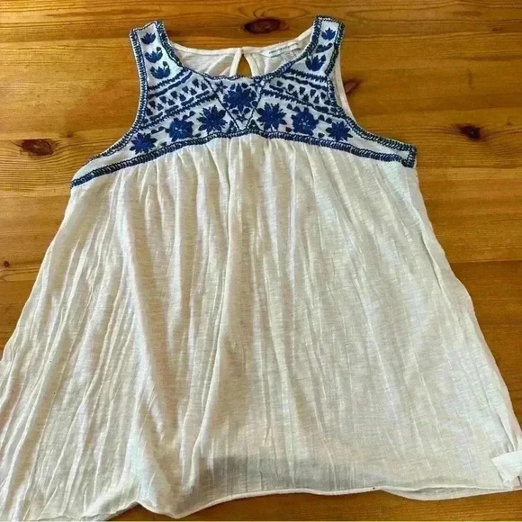 American Eagle Outfitters Tops - American Eagle Outfitters embroidered tank